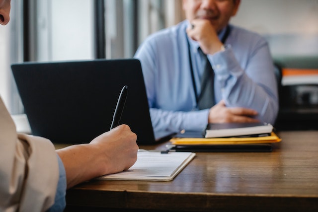 Conducting Remote Performance Reviews in 2023: Best Practices