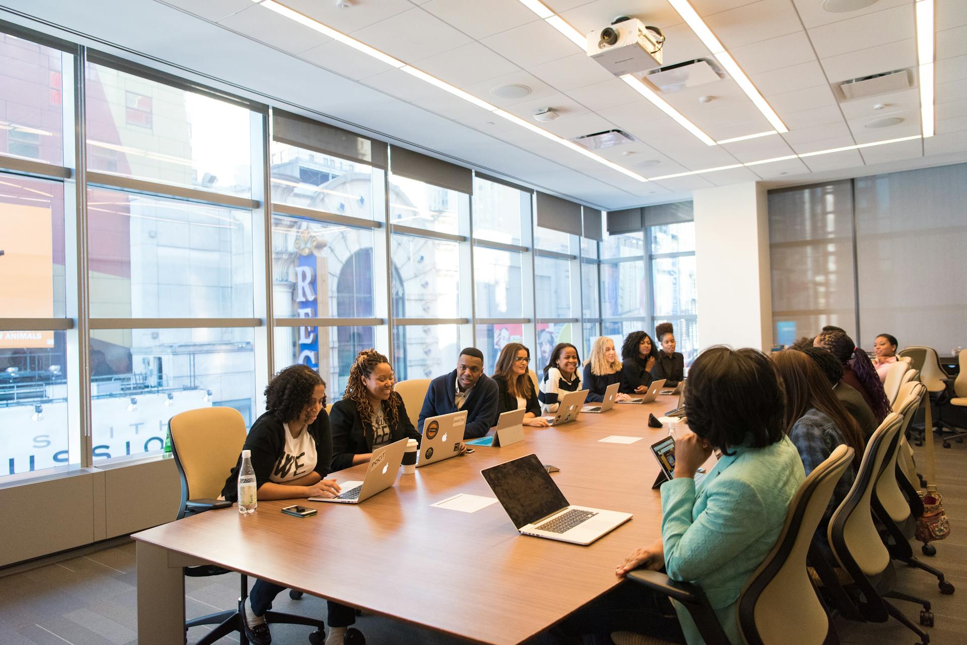 Do’s and Don’ts of Utilizing Hybrid Meeting Rooms